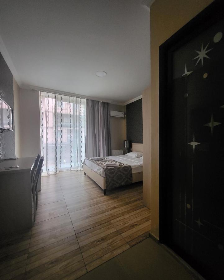 Hotel Elio Batumi Exterior photo