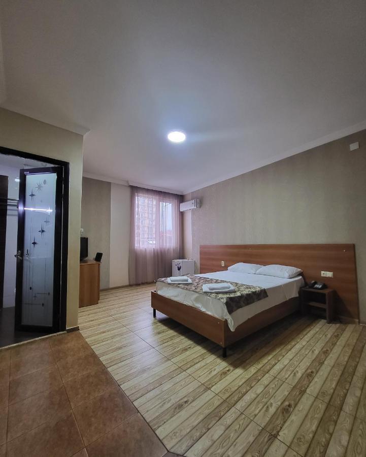 Hotel Elio Batumi Exterior photo